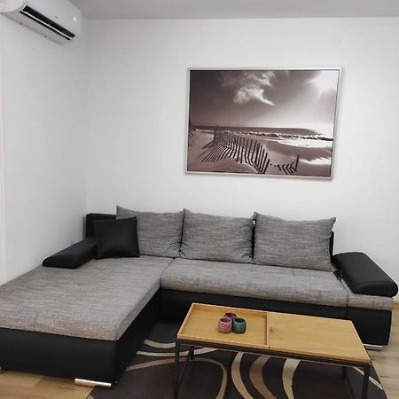 Apartman Branimir 诺瓦利娅 外观 照片