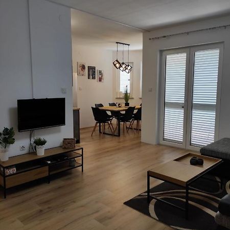 Apartman Branimir 诺瓦利娅 外观 照片
