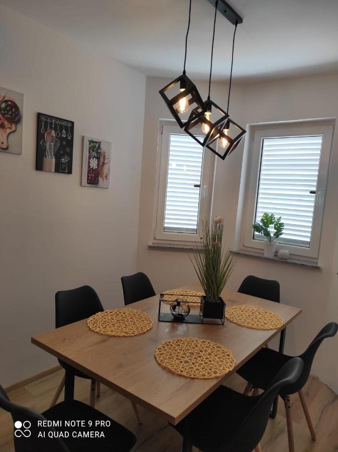 Apartman Branimir 诺瓦利娅 外观 照片